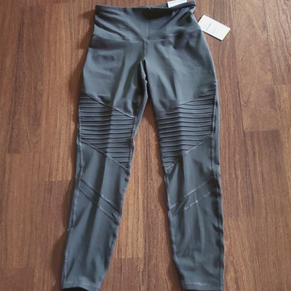 NWT Old Navy Active Go-Dry Leggings - XS